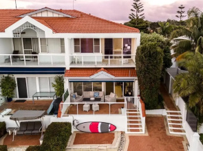 Canal Home -Close to Beach and City Centre
