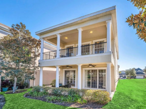 Gorgeous 4BR Home With Hot Tub and Games Room