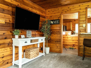Pet Friendly Lake Geneva Getaway for 6!