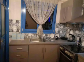 1 Bed Apt - Sleeps 2 - Free Parking - Sea View