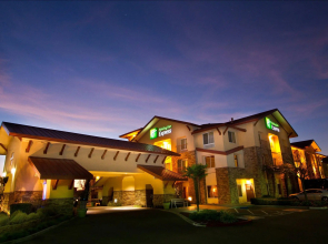 Holiday Inn Express and Suites Turlock by IHG