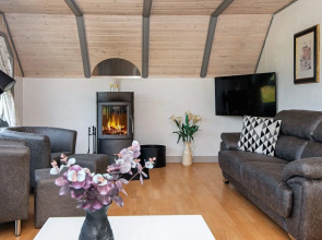 Luxury Retreat With Tennis