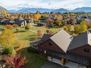 Lake Wanaka Villas at Hertiage Village Country Res