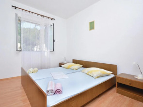 Amazing Home in Ivan Dolac With Wifi and 1 Bedrooms
