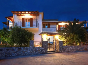 Pavlos Maria Studios Double blue room w 2 beds