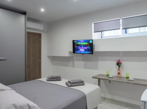 Pagrati Studio New Chic and Central