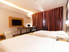Super 8 Hotel (Kaiyuan Railway Station Station Front)(速8酒店(开原火车站站前店))