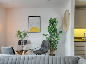 Beautiful Chelmsford Apartment - Free Parking