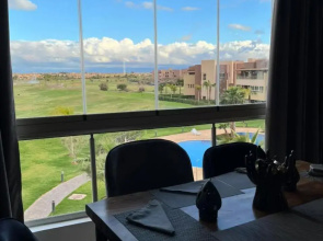 Superbe appartement, vue sur golf, piscine et Atlas