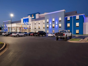 Comfort Inn & Suites River City Decatur