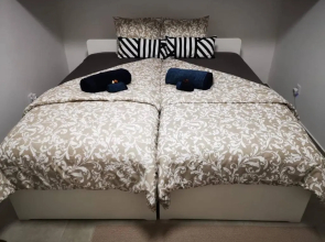 Private Couple Room On Caparica Poshtel