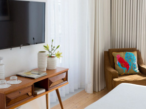 The 8 Downtown Suites