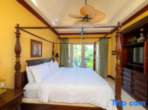 Bella Vista 8B 3 bdrs pool view in Los Suenos