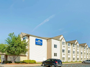 Microtel Inn & Suites by Wyndham Roseville/Detroit Area