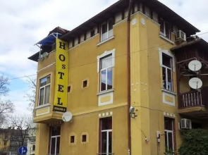 Shans 2 Hostel