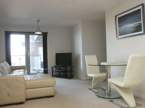 2 Bed Modern Apartment-Wilmington Close