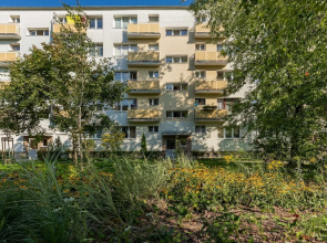 Warsaw Apartment Elekcyjna by Renters