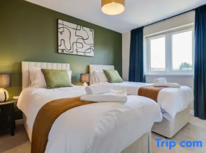 Stylish 3BR Stay in Bourne with Parking