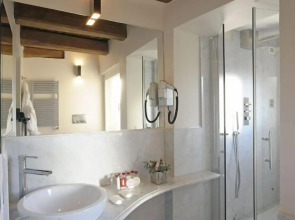 Trevi Palace Luxury Inn