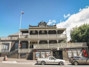 Deloraine Hotel