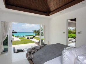 Oceanfront Oasis: Renovated Villa With Pool