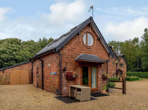 Charming 2-bed Cottage, Beautiful Views, Knutsford