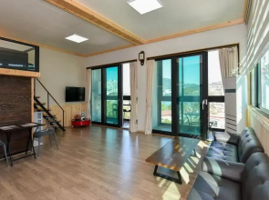 Yeosu Chunghong Pension