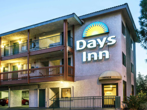 Days Inn by Wyndham Anaheim West