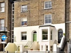 299 London Road