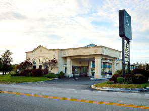 Riverview Inn & Suites