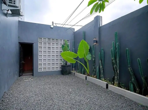 RedDoorz Premium @ Raja Hostel Syariah Lampung