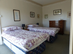 2 Bedroom First Floor Apartment - Stunning Views/heated Outdoor Pool in Summer