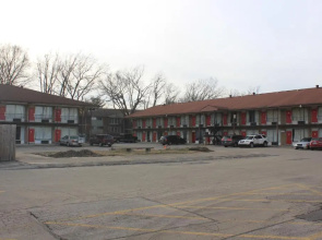 Red Carpet Inn - Louisville