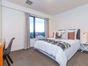 Lovely City Apartment with Pool & Gym