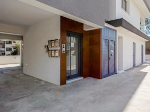 Sanders Triple - Cozy 1-bdr Apt With Balcony