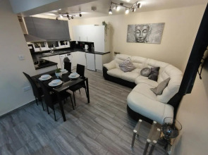 Queens Holiday Apartment