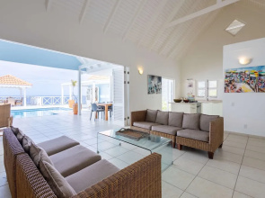 Ocean Whisper Villa in Sint Willibrordus
