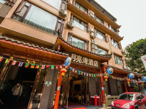 Mount Emei Moon Bay Hotel