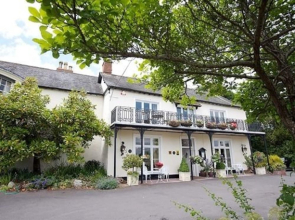 Farthings Hotel and Restaurant