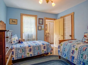 5 Br: Historic Glaab House in Cass, With AC, Amazing Kitchen, Covered Porches, Historical Landmark