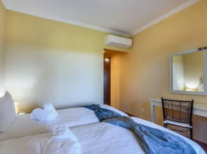 Family Apartment in Golfside Setting