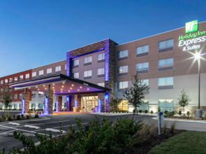 Holiday Inn Express & Suites Wilmington West - Medical Park by IHG