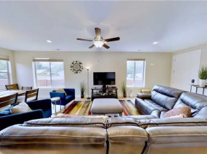 Entrada 673 - 4 Br townhouse by RedAwning