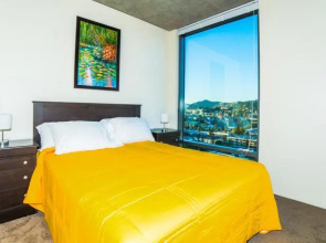 Hollywood Palm Apartment