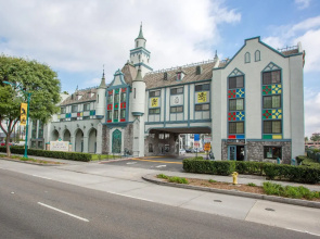 Castle Inn and Suites
