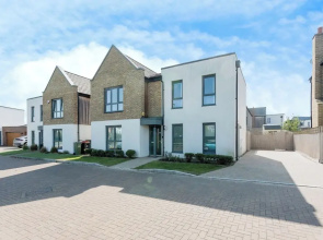 Luxurious 4 BH Home Near Willen Lake Ideal for Families & Business Stays!