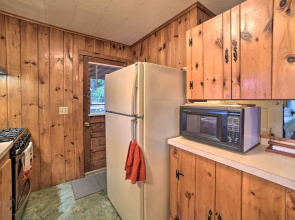 Riverfront Escape w/ Dock: 19 Mi to Saratoga!