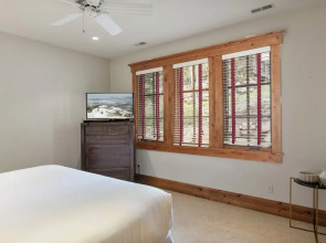 6565 Lookout Drive - Four Bedroom with Spa 4 Condo