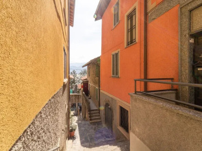 Porta Rossa con Vista Lago by Wonderful Italy