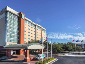 Embassy Suites by Hilton Charleston Airport Convention Ctr